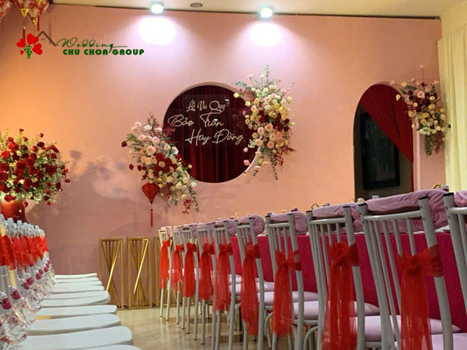 trang-tri-gia-canh-nha-gai-trong-ngay-cuoi