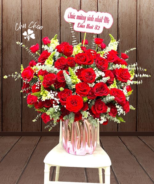 Món quà sinh nhật ý nghĩa cho mẹ - Lẵng hoa hồng đỏ rực rỡ tại Phan Rang